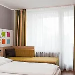 Business & Budget Hotel Tessin